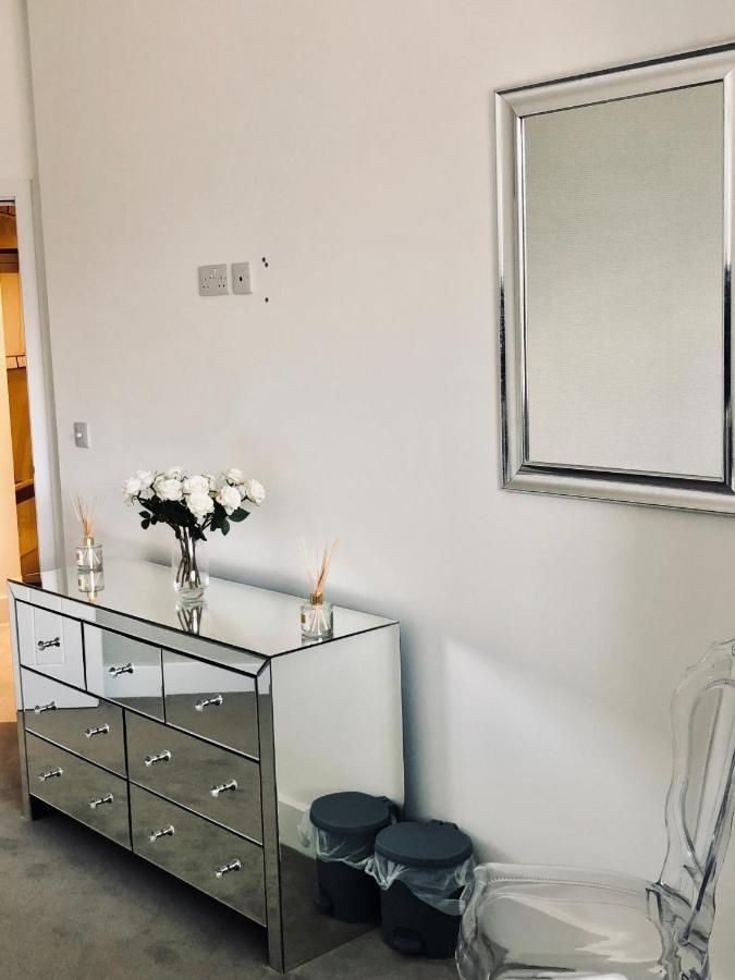 Snapos Luxury Serviced Apartment - Meridian House Bedford Exterior foto